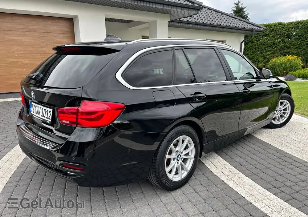 BMW Seria 3 318i Touring Advantage