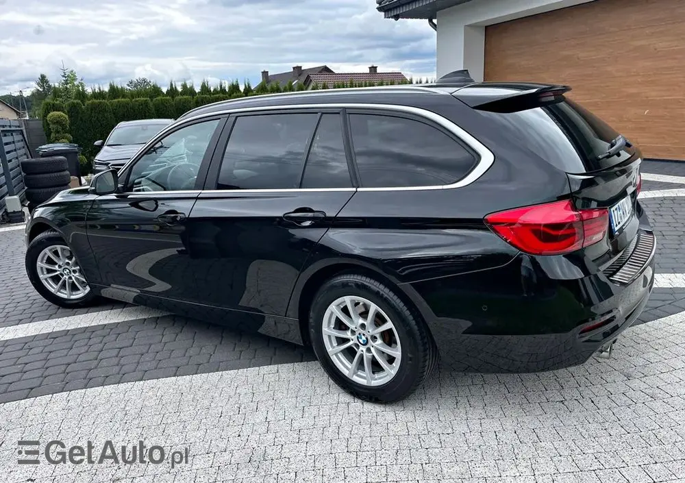 BMW Seria 3 318i Touring Advantage