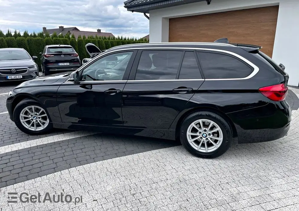 BMW Seria 3 318i Touring Advantage
