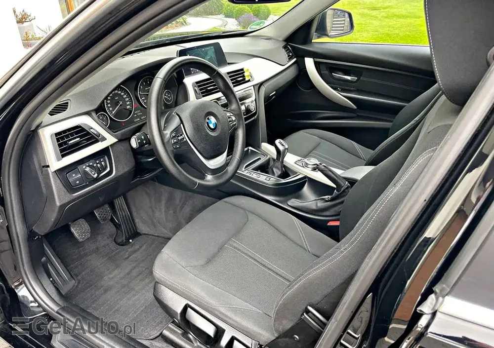 BMW Seria 3 318i Touring Advantage