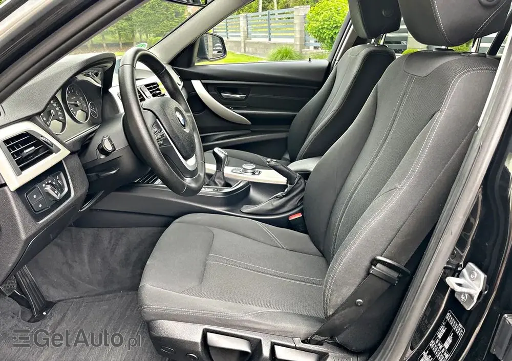 BMW Seria 3 318i Touring Advantage