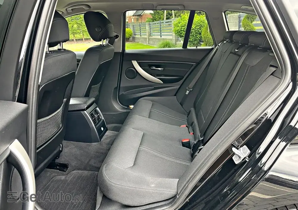 BMW Seria 3 318i Touring Advantage