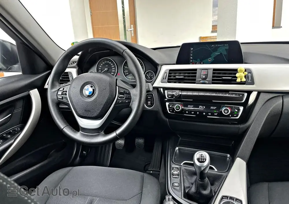 BMW Seria 3 318i Touring Advantage
