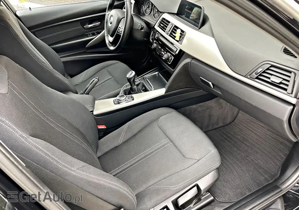 BMW Seria 3 318i Touring Advantage