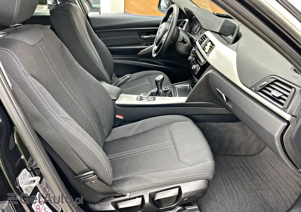 BMW Seria 3 318i Touring Advantage