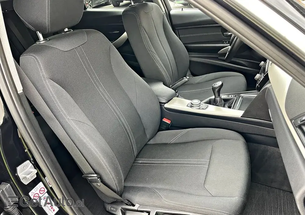 BMW Seria 3 318i Touring Advantage