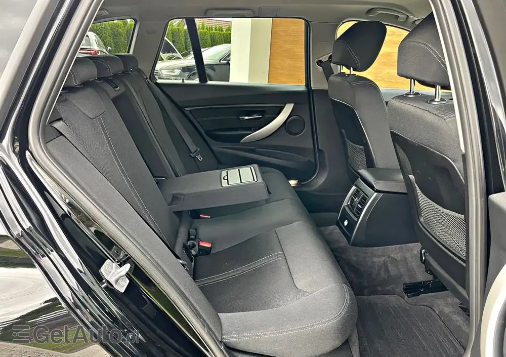 BMW Seria 3 318i Touring Advantage