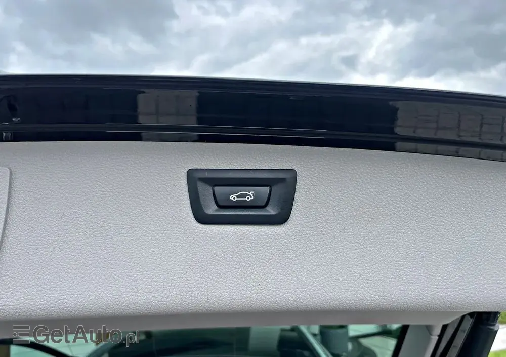 BMW Seria 3 318i Touring Advantage