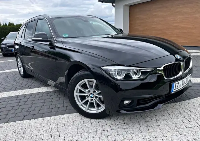 BMW Seria 3 318i Touring Advantage