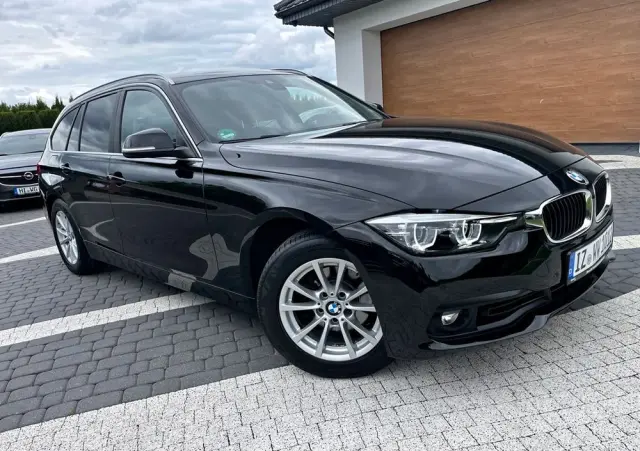 BMW Seria 3 318i Touring Advantage