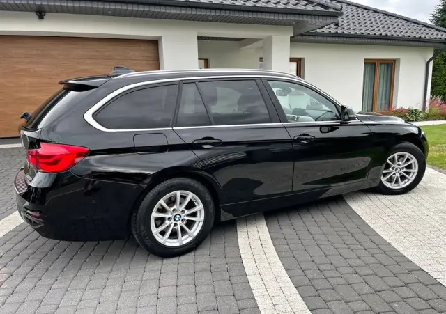 BMW Seria 3 318i Touring Advantage