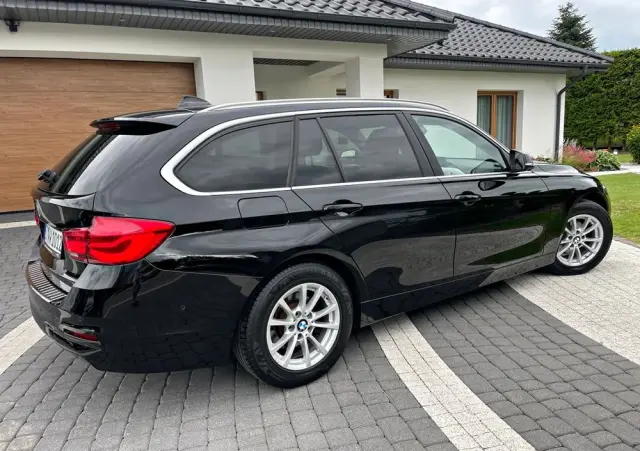 BMW Seria 3 318i Touring Advantage