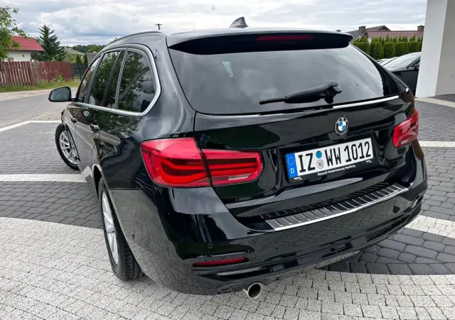 BMW Seria 3 318i Touring Advantage