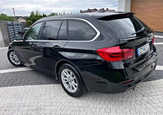 BMW Seria 3 318i Touring Advantage