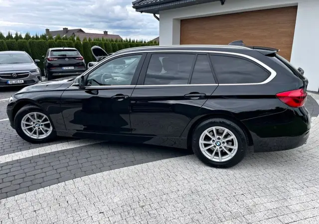 BMW Seria 3 318i Touring Advantage
