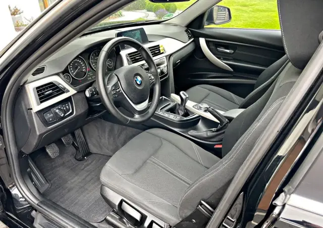 BMW Seria 3 318i Touring Advantage