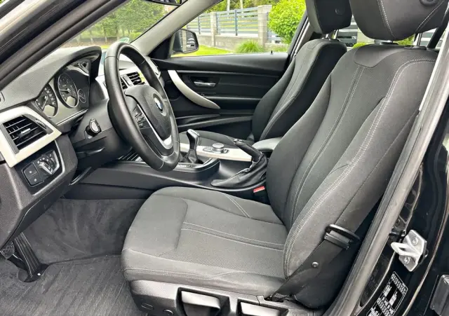 BMW Seria 3 318i Touring Advantage