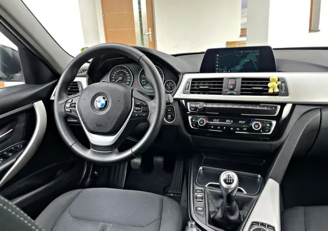 BMW Seria 3 318i Touring Advantage