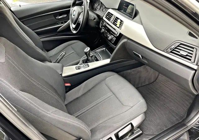 BMW Seria 3 318i Touring Advantage