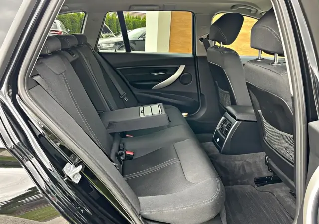 BMW Seria 3 318i Touring Advantage