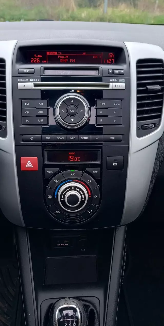 KIA Venga 1.4 CRDI 16V (90 KM)