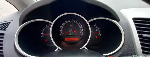 KIA Venga 1.4 CRDI 16V (90 KM)