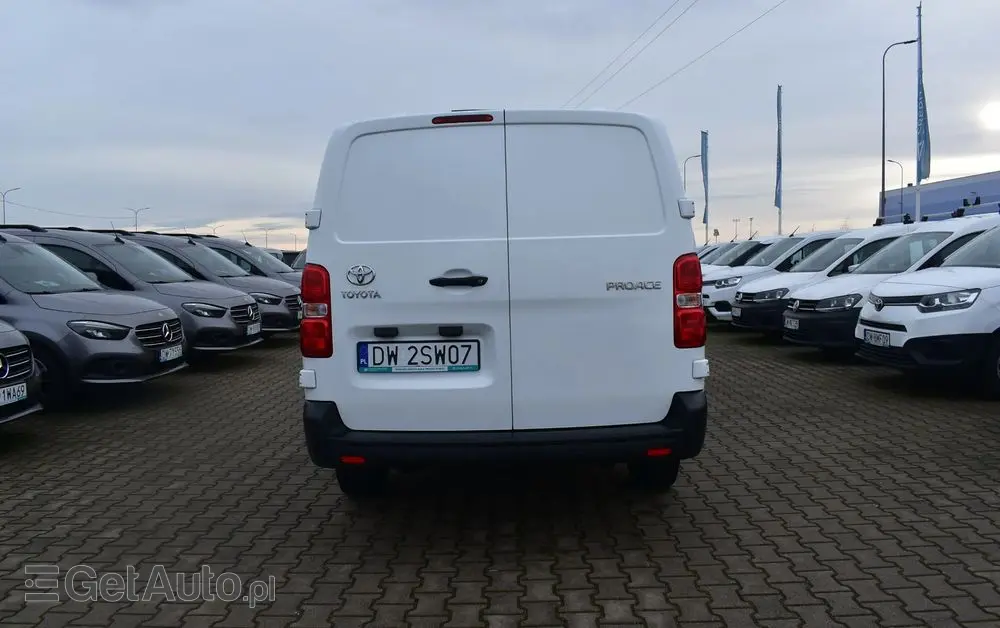 TOYOTA PROACE 2.0 D-4D LONG 3,1T ACTIVE 