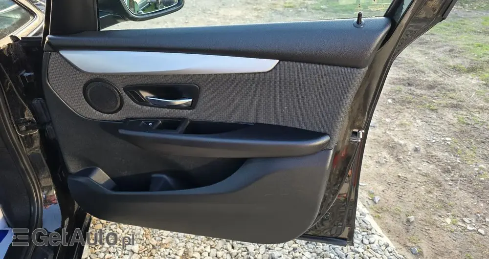 BMW Seria 2 218d Advantage