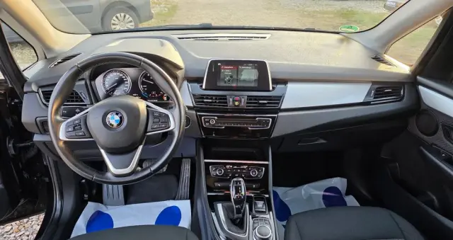 BMW Seria 2 218d Advantage