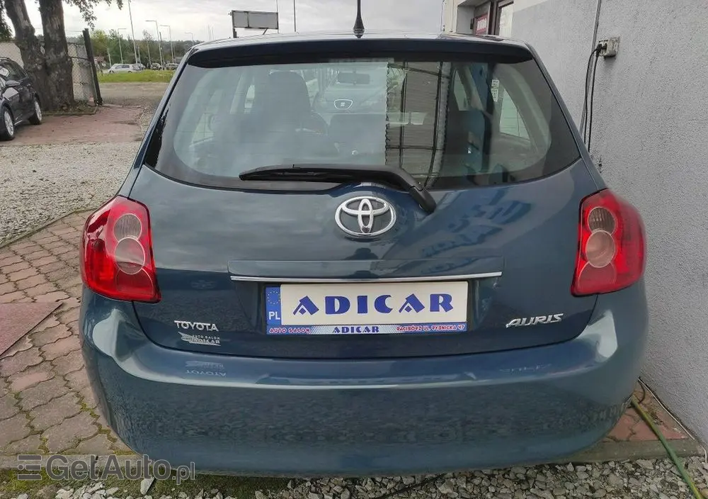 TOYOTA Auris 