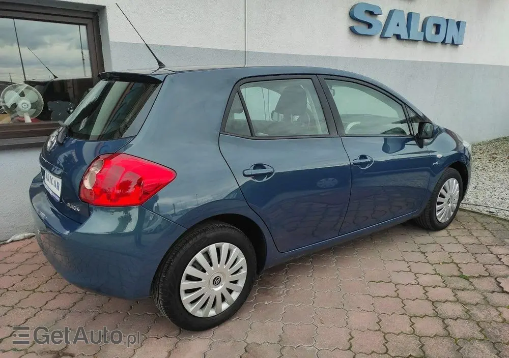 TOYOTA Auris 