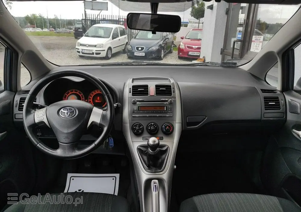 TOYOTA Auris 