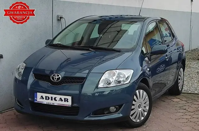 TOYOTA Auris 