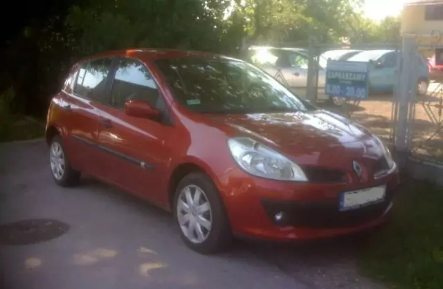 RENAULT Clio 