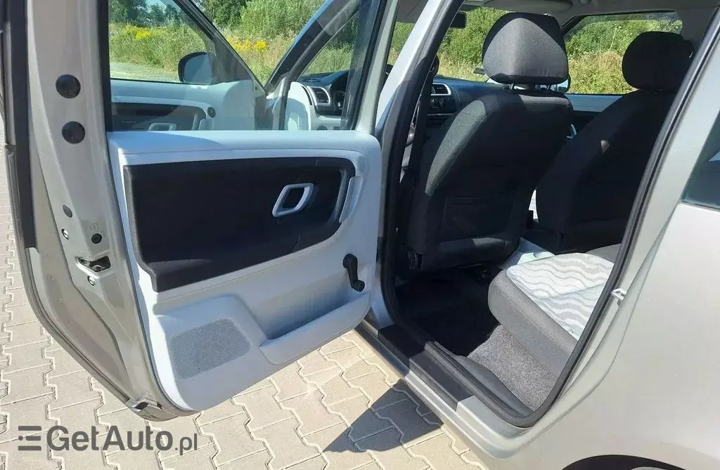 SKODA Roomster 