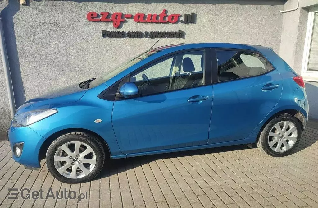 MAZDA 2 