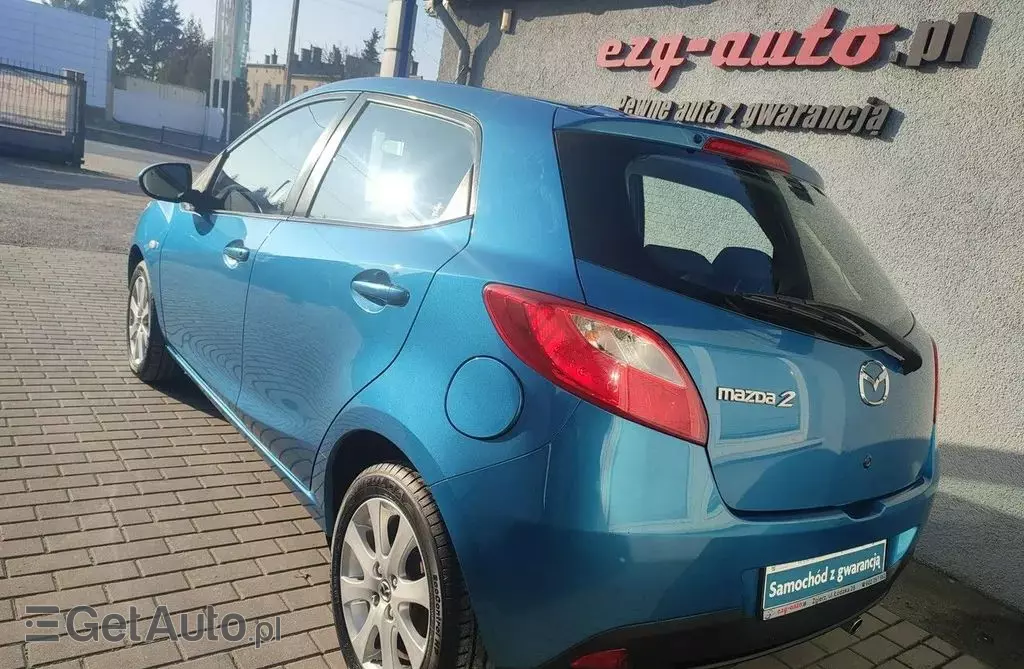 MAZDA 2 