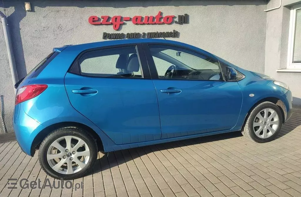 MAZDA 2 