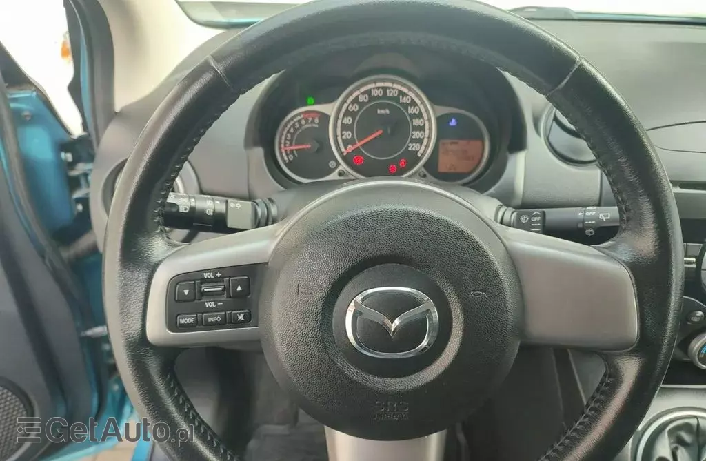 MAZDA 2 