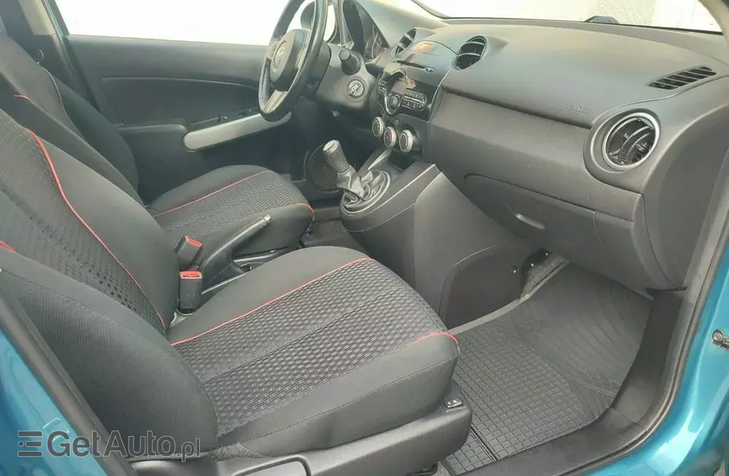 MAZDA 2 