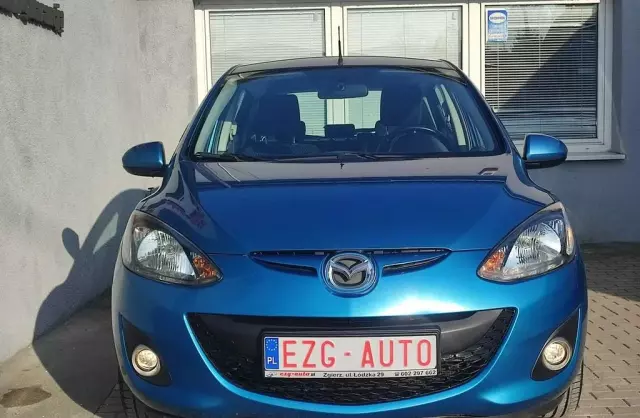 MAZDA 2 