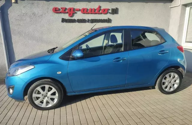 MAZDA 2 