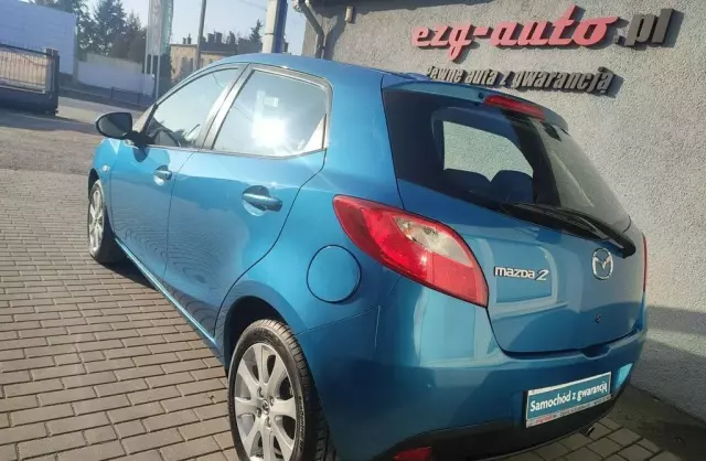 MAZDA 2 