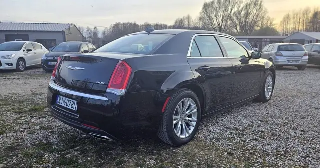 CHRYSLER 300 