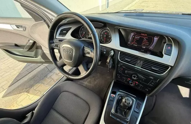 AUDI A4 