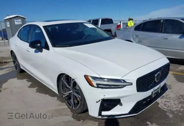 VOLVO S60 B5 B AWD Plus Dark