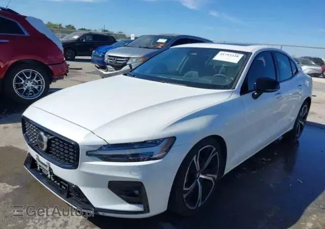 VOLVO S60 B5 B AWD Plus Dark
