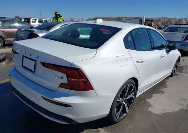 VOLVO S60 B5 B AWD Plus Dark