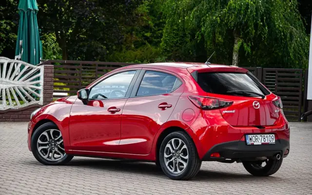 MAZDA 2 SKYACTIV-D 105 Exclusive-Line