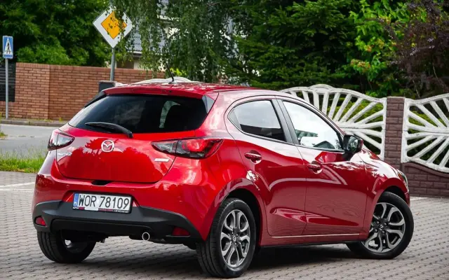 MAZDA 2 SKYACTIV-D 105 Exclusive-Line